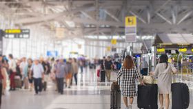 Prețul biletelor, decis de inteligența artificială! Unele companii aeriene apelează deja la această metodă